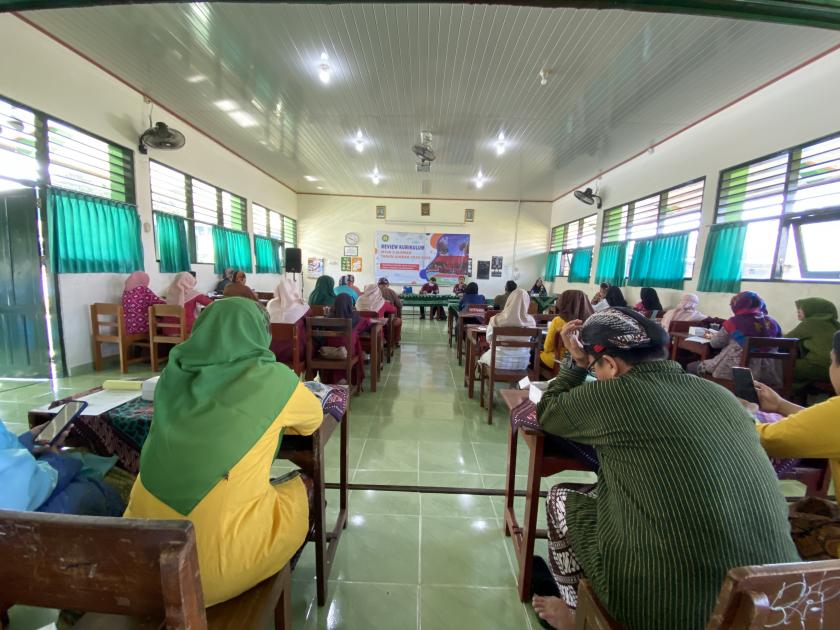 Kasi Dikmad Acungi Jempol pada Reviu Kurikulum MTsN 3 Sleman