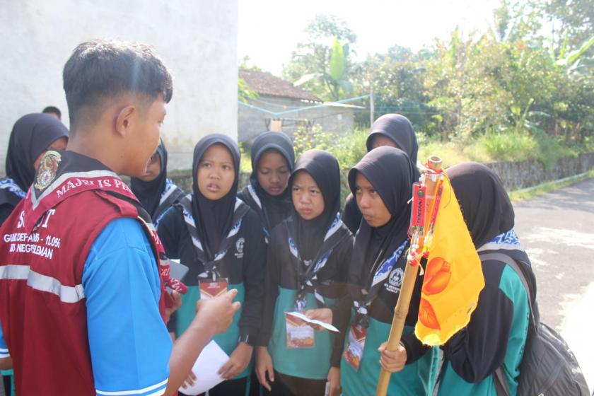 Pramuka Penggalang MTsN 3 Sleman diuji Syarat Kecakapan Umum dalam perkemahan Desa Wisata Pulewulung