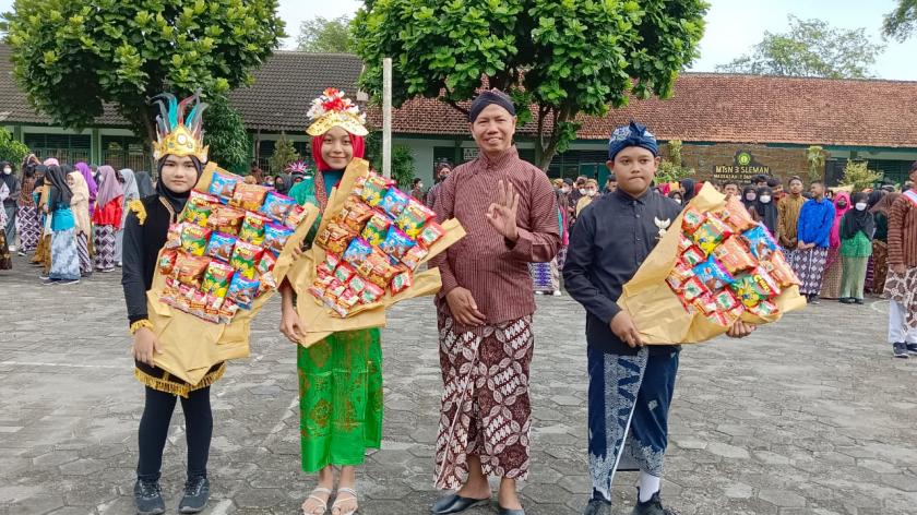 MTs Negeri 3 Sleman Gelar Upacara Peringatan Hari Amal Bhakti ke-77