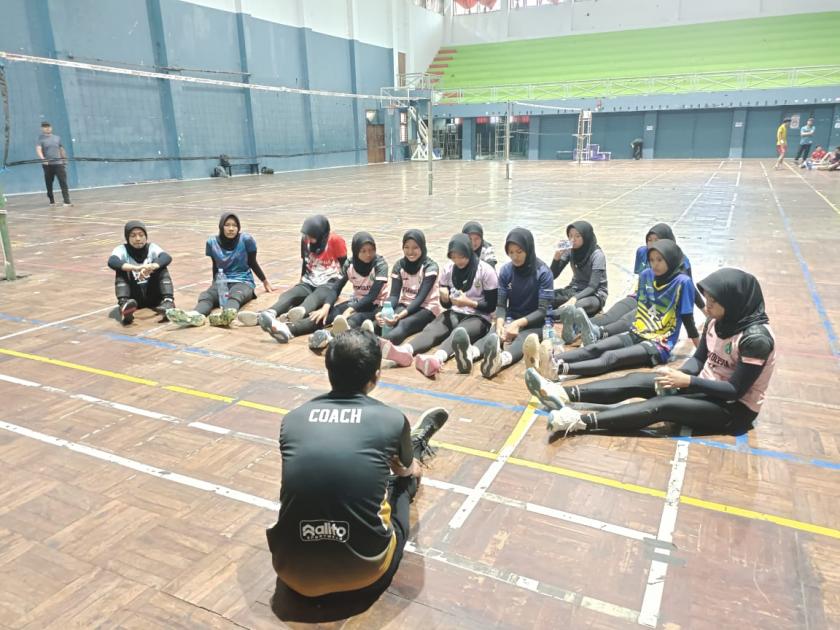 Menggapai Prestasi, Menyalakan Energi, Tim Voli MTs Negeri 3 Sleman Mantapkan Diri Menuju PKM Provinsi