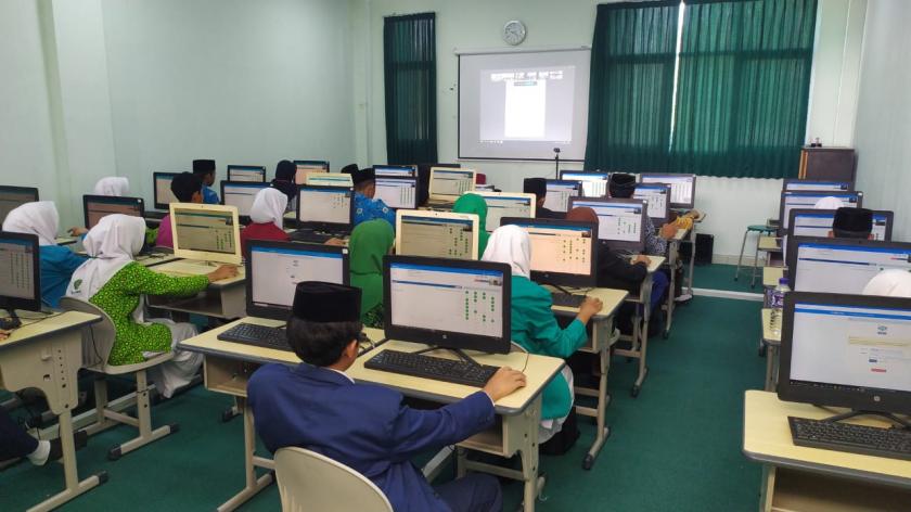 Dua Siswa MTs Negeri 3 Sleman Siap Harumkan Nama Madrasah di OBA-8 Tingkat Provinsi