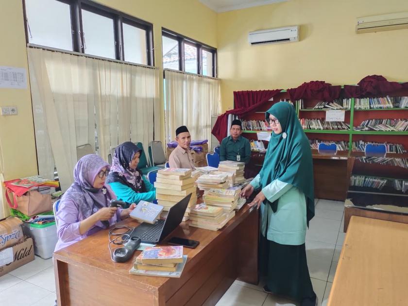 Silang Layang Buku dengan Perpusda Sleman, Perpustakaan Daarus Saqofah Perkaya Koleksi Bacaan