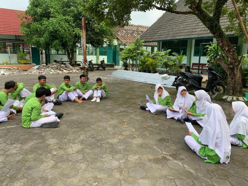 Belajar Bermain Peran, Siswa Kelas 8 MTs Negeri 3 Sleman Berlatih Drama