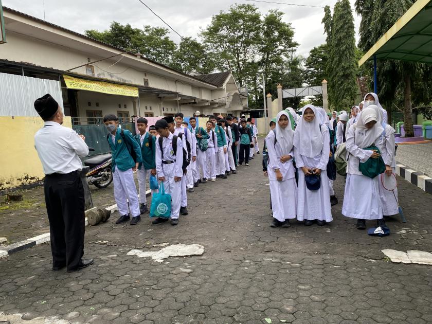 MTs N 3 Sleman Berikan Pembinaan Siswa Terlambat