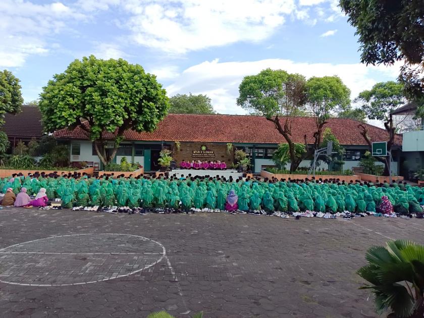 MTsN 3 Sleman Gelar Mujahadah Bersama