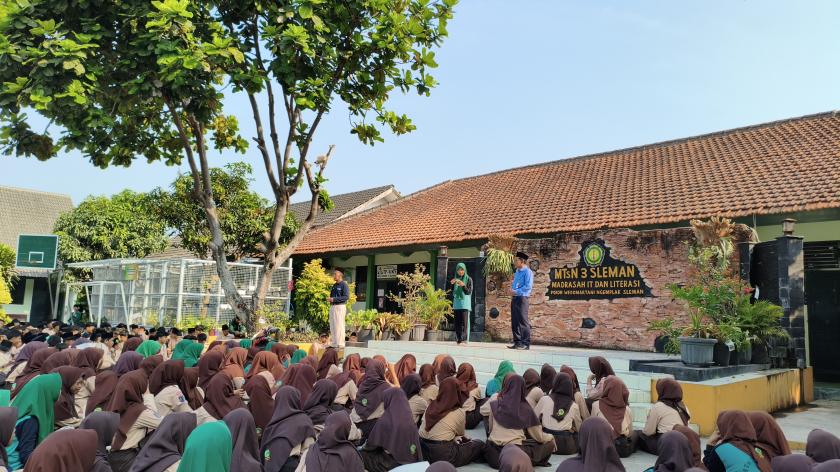 Kepala MTs N 3 Sleman Pamit kepada Siswa, Bersiap Mengemban Tugas di MTs N 5 Sleman