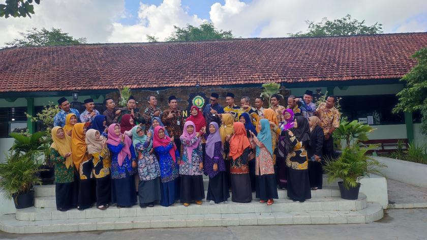 Pelepasan Purna Tugas Pegawai MTs N 3 Sleman : Masa Purna Tugas Bukan Akhir Aktivitas Dan Kreativitas