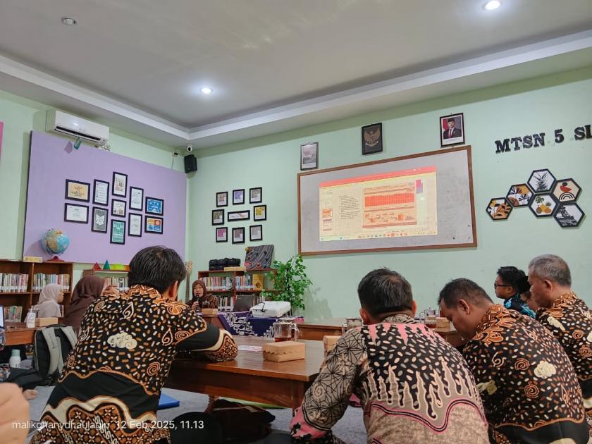 Tiga Guru IPS MTsN 3 Sleman Ikuti Seminar Penyusunan Soal Literasi Numerasi