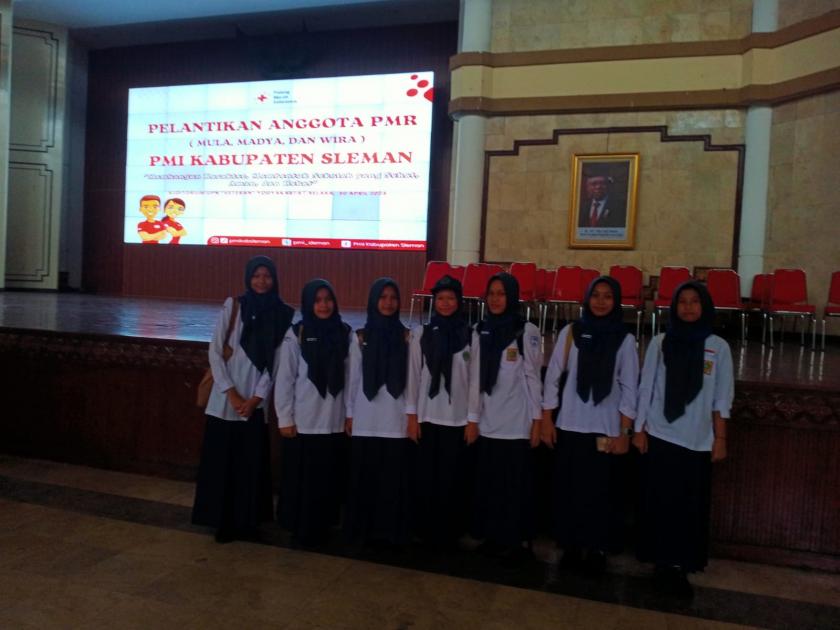 Tujuh Siswi MTs Negeri 3 Sleman Ikuti Pelantikan PMR PMI se Kabupaten Sleman