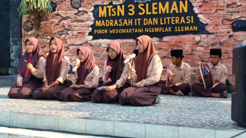Gema Sholawat Kuasai Panggung Utama, Tim Hadrah MTsN 3 Sleman Mantap Menuju PKM 2026