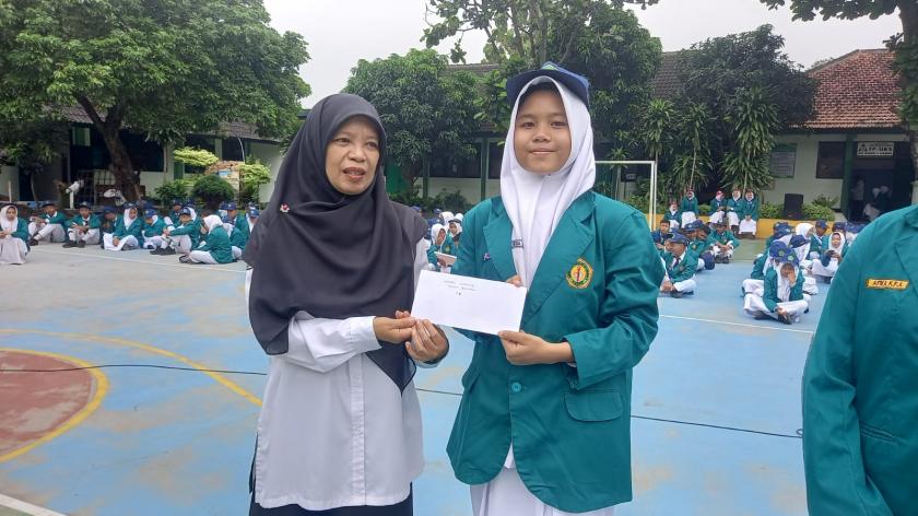 Semarak Lomba Mading Triwulanan, Kelas 7C Raih Juara