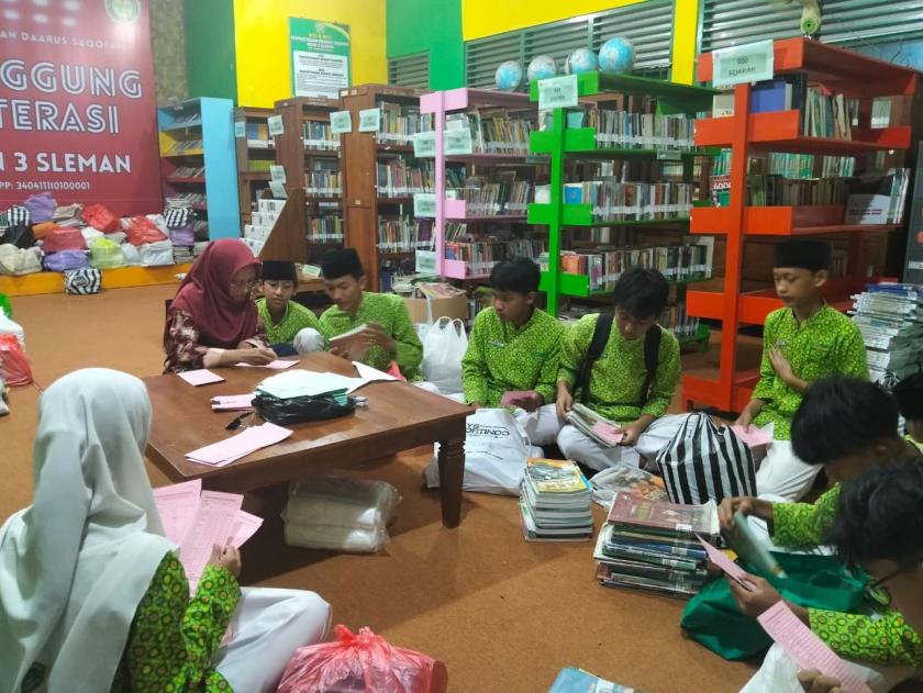 Semester Genap Berakhir, Perpustakaan Daarus Saqofah Mulai Layani Pengembalian Buku Pelajaran
