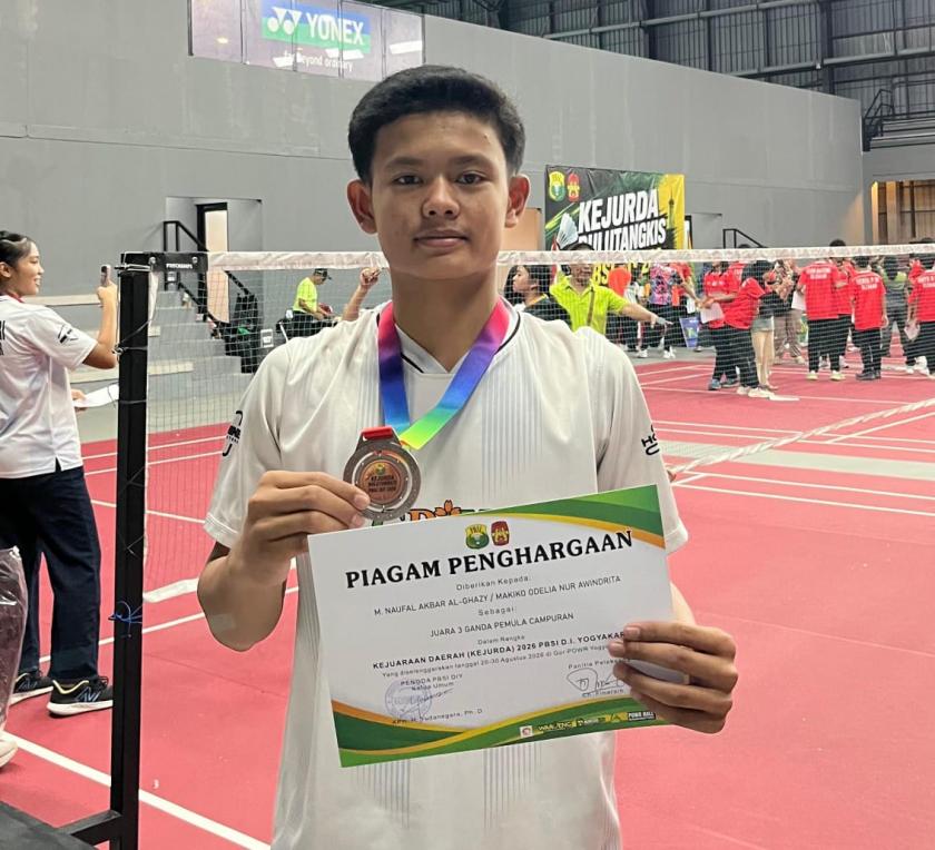 M. Naufal Akbar Al-Ghazy Wins Third Place in Mixed Beginners’ Doubles