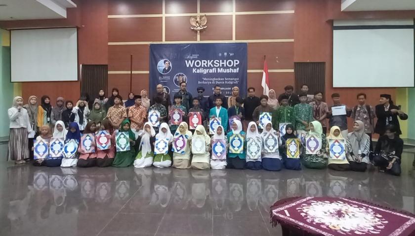 Siswa MTs N 3 Sleman Ikuti Workshop Kaligrafi Naskah
