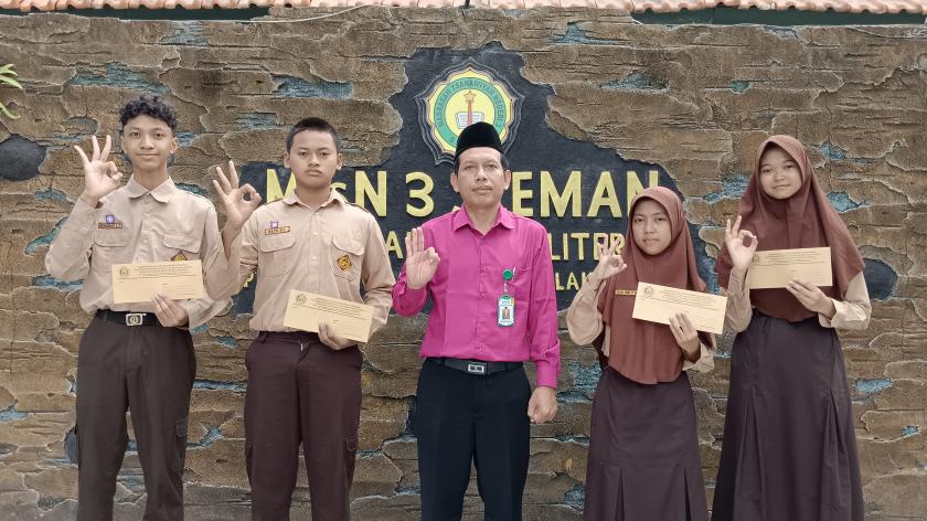 Lecutkan Semangat Berkompetisi, MTsN 3 Sleman Bagikan Reward