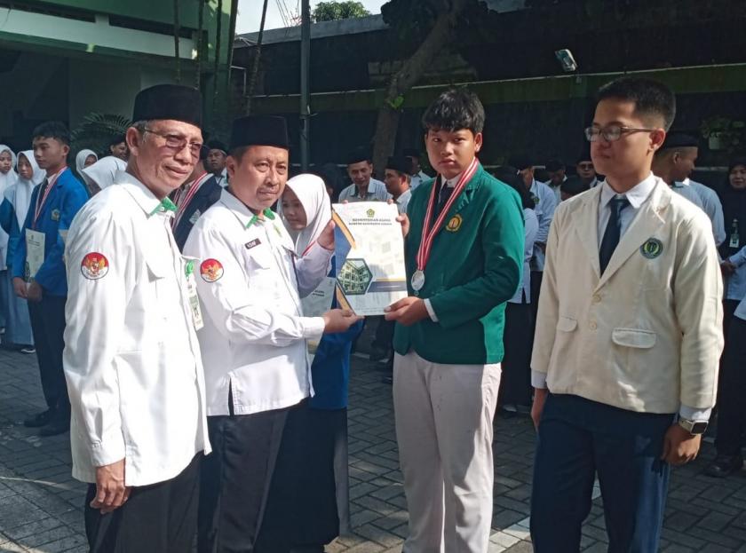 Harumkan Madrasah, Siswa MTs N 3 Sleman Rebut Medali Perak OMI IPA Tingkat Kabupaten Sleman