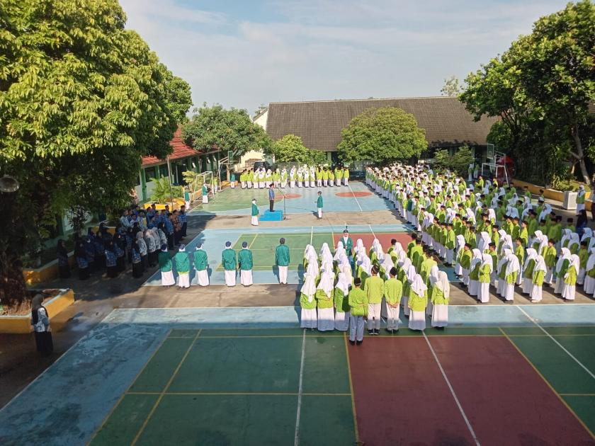 Perdana, Mahasiswa PPL UII Upacara Hari Kesaktian Pancasila di MTs Negeri 3 Sleman