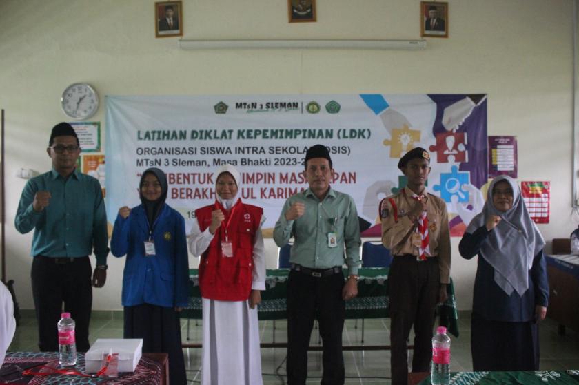 Bentuk Karakter Pemimpin, MTsN 3 Sleman Gelar Latihan Dasar Kepemimpinan OSIM, MP, dan PMR