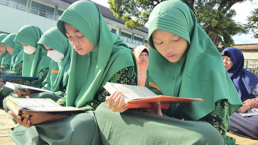 Tingkatkan Kualitas Ketakwaan, MTsN 3 Sleman Gelar Zikir, Tadarus Bersama dan Tausiyah Ramadan.