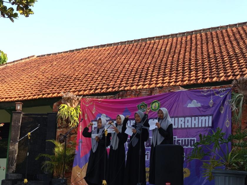 Kompak Menggelegar, MC Empat Bahasa MTs Negeri 3 Sleman Tampil Memukau