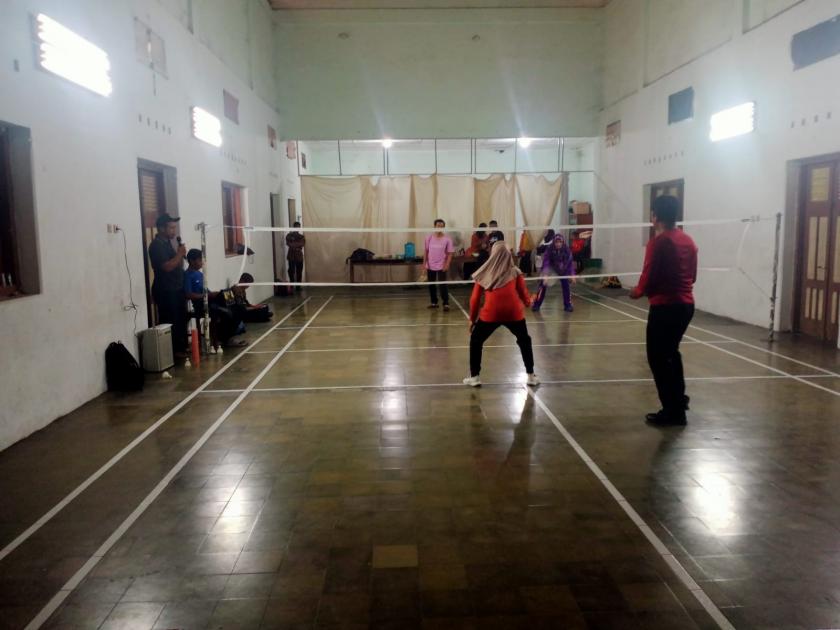 Menang Pertandingan, Tim Bulu Tangkis Guru MTs Negeri 3 Sleman Taklukkan Lawan