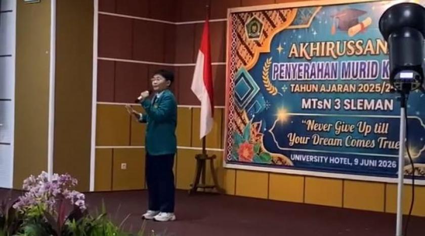 Pukau Hadirin, Penampilan Memukau Muhammad Ustman Warnai Kehangatan Akhirusanah MTsN 3 Sleman