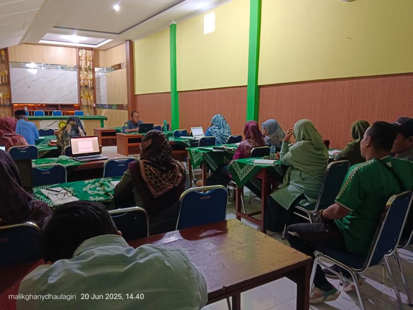 Bidang Kurikulum MTsN 3 Sleman Gelar Rapat Prakenaikan Kelas