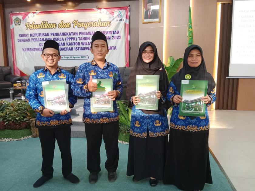 Selamat, Empat Guru MTsN 3 Sleman Terima SK PPPK Kementerian Agama