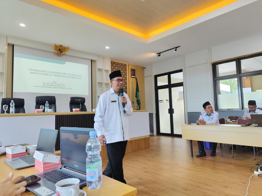 Kasi Dikmad Beri Pesan Mendalam bagi Guru Pegawai MTs Negeri 3 Sleman