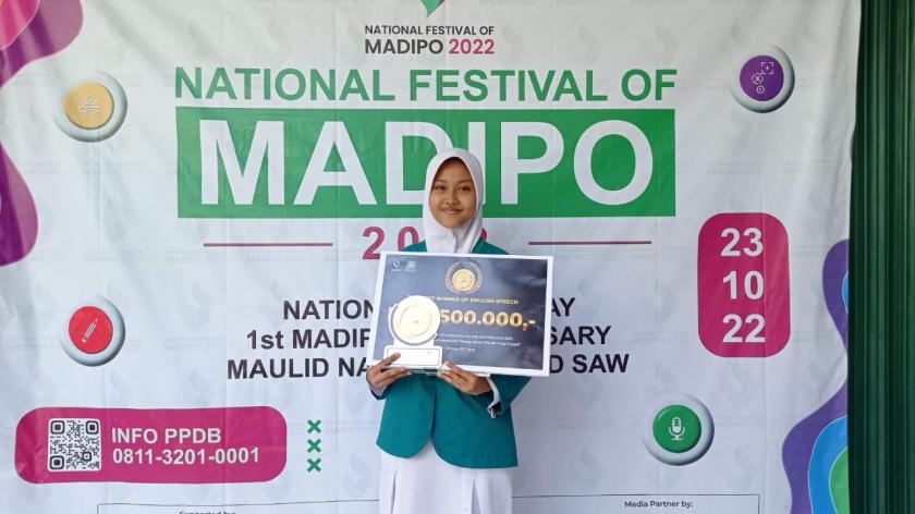 Siswi MTsN 3 Sleman Juarai Lomba Pidato Bahasa Inggris Nasional