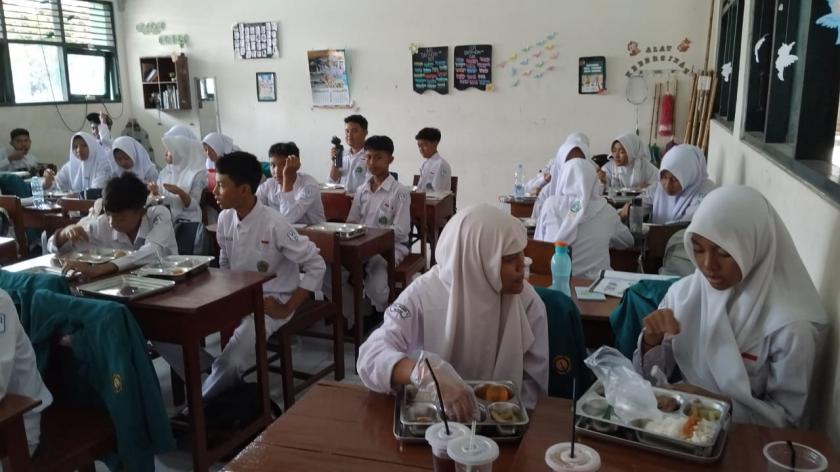 Hari Pertama Program Makan Bergizi Gratis (MBG) di MTsN 3 Sleman Disambut Gembira