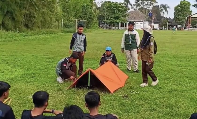 Bangun Kemandirian, MTs N 3 Sleman adakan Latihan Pendirian Bivak