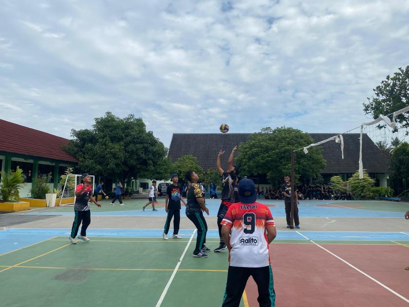 Classmeeting Hari Kedua di MTsN 3 Sleman: Serunya Final Bola Voli Putra dan Putri