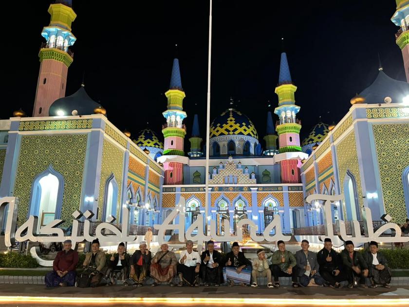 Kuatkan Spiritual antar Stakeholder, Kepala MTsN 3 Sleman Ikuti Ziarah ke Jawa Timur