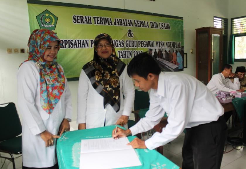 Serah Terima Jabatan Kepala Tata Usaha MTsN Ngemplak