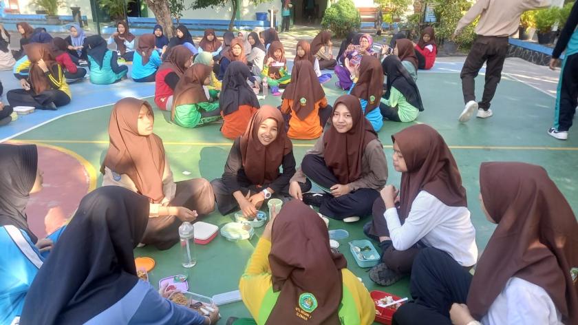 MBM (Makan Bersama di Madrasah) Nikmatnya untuk Hidup Sehat