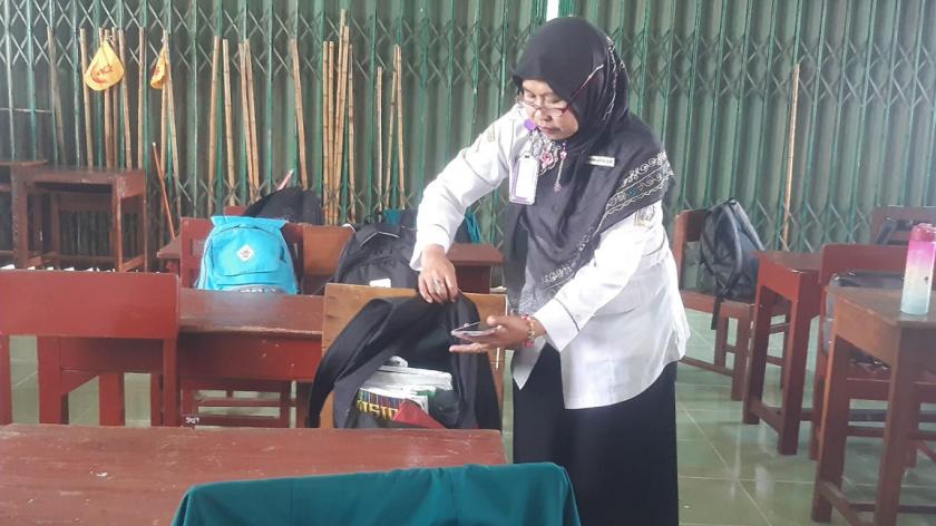Tegakkan Tata Tertib, MTsN 3 Sleman Adakan Razia