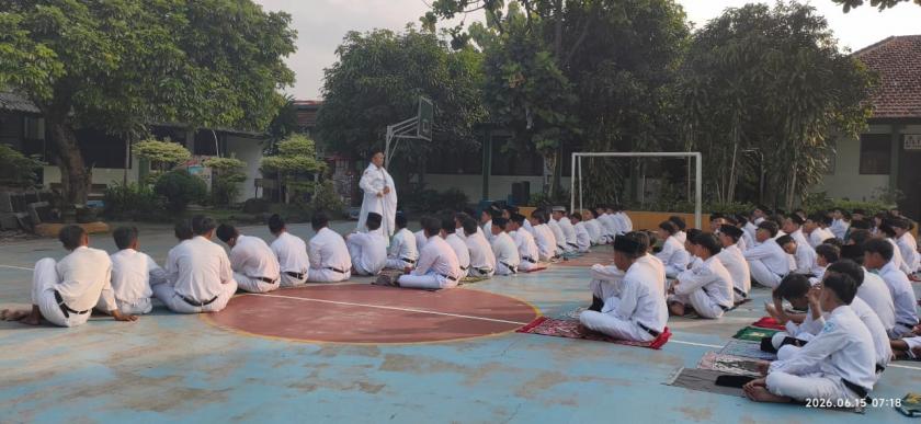 Persiapan Manasik, Siswa MTsN 3 Sleman Ikuti Tutorial Cara Pakai Kain Ihram
