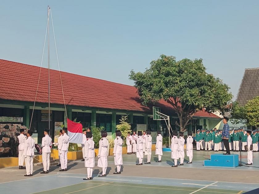 Upacara HUT ke 80 RI MTs Negeri Sleman, Berjalan Khidmat