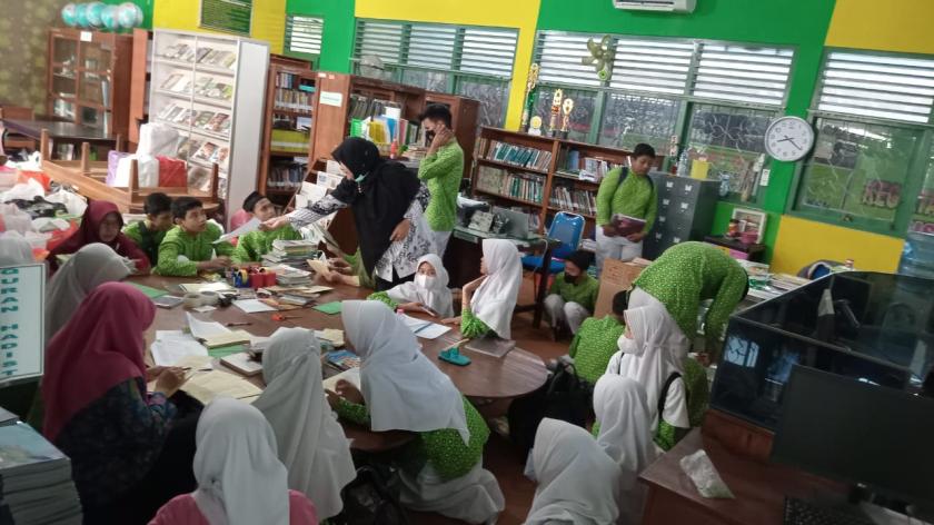 AM & ASPD Usai, Siswa Kelas IX MTSN 3 Sleman Kembalikan Buku Pelajaran