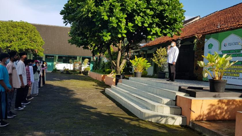 Tingkatkan Imtaq, MTsN 3 Sleman Gelar Pesantren Kilat