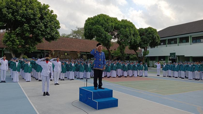 MTsN 3 Sleman Peringati Hari Kesaktian Pancasila