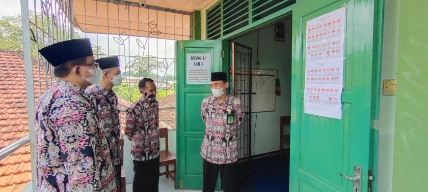 Kakanwil Kemenag DIY Tinjau  Ujian Madrasah di MTsN 3 Sleman