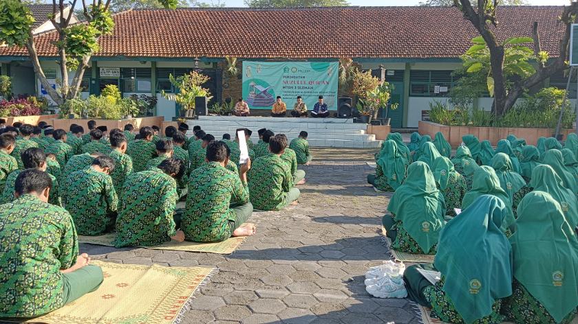 Hari ke - 17 Ramadan, MTsN 3 Sleman Peringati Nuzulul Quran