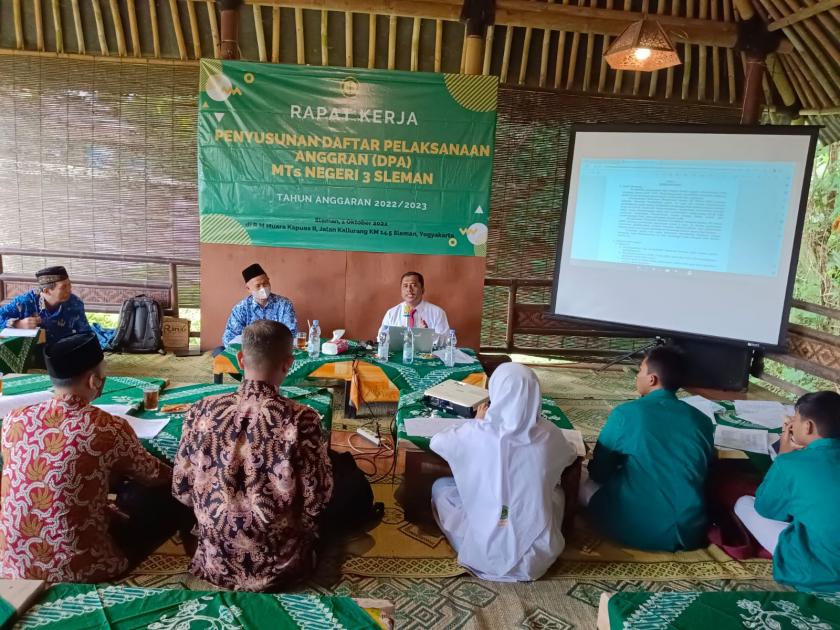Songsong Tahun Anggaran 2023 MTsN 3 Sleman Adakan Rapat Kerja