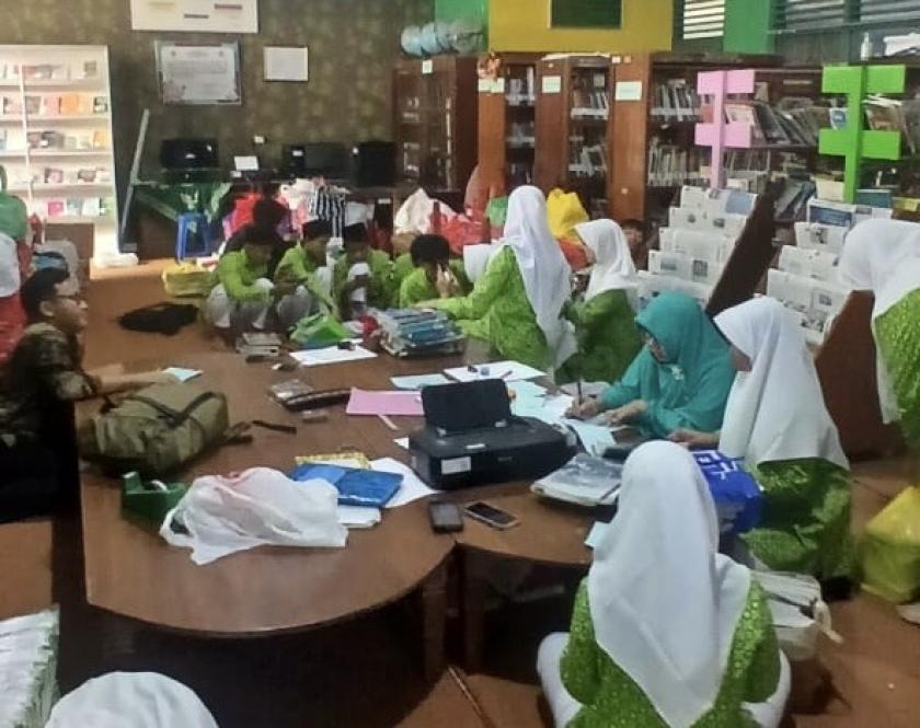 Siswa Kelas 7 dan 8 MTs Negeri 3 Sleman Kembalikan Buku Perpustakaan Sesuai Jadwal