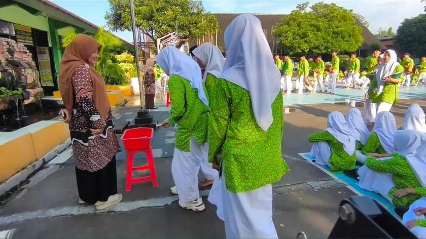 Tumbuhkan Kepedulian di Bulan Ramadan, MTs Negeri 3 Sleman Gelar Gerakan Infak Siswa