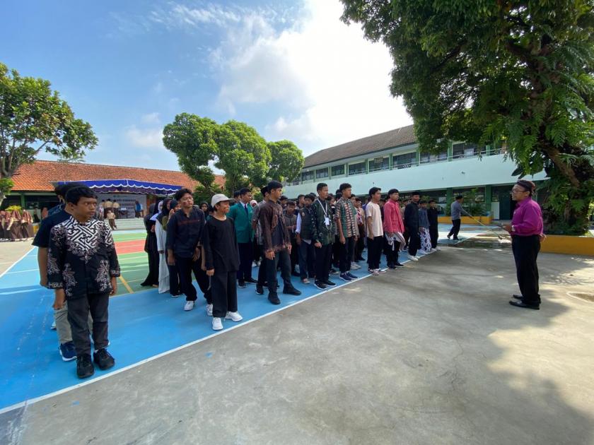 Pengambilan Sumpah Petugas KPPS dalam Pemilihan OSIS MTs N 3 Sleman