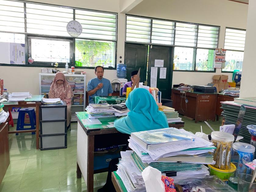 Khidmat dan Haru, MTs N 3 Sleman Lepas Rekan Calon Jemaah Menuju Tanah Suci