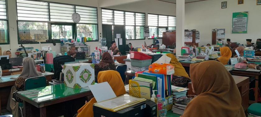 Briefing Guru dan Pegawai MTsN 3 Sleman Bahas Agenda AMT Hingga Program Ramadan